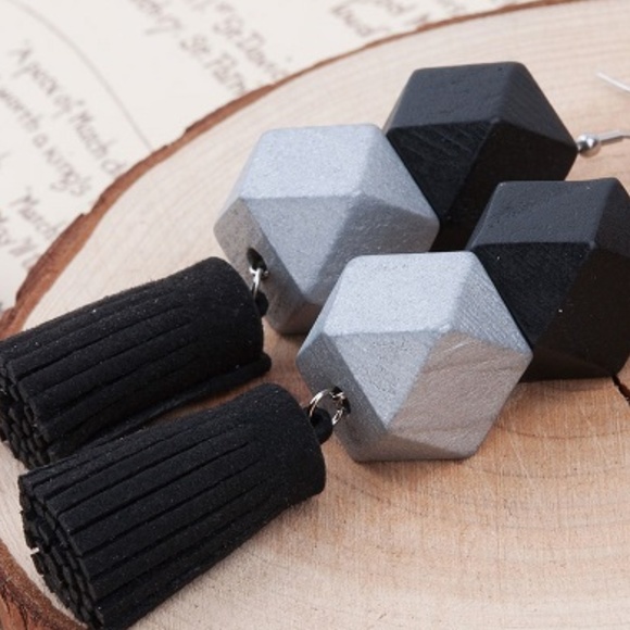 Hot 2019 Jumbo Cube Sexy Velvet Tassel Earrings - Picture 3 of 5